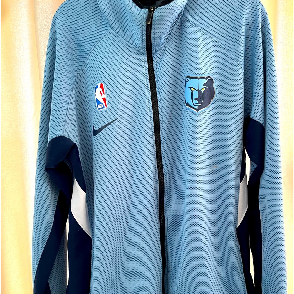 Memphis Grizzlies therma-fit showtime hoodie. Size XL. Used. Great condition.